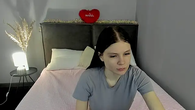 Snapshot of SkinyJoys chatting on February 2026 02:21:01 AM SkinyJoys online show from February 2026 02:21:01 AM