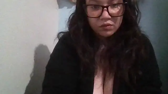 Snapshot of bellakay19 chatting on June 2026 04:17:01 AM bellakay19 online show from June 2026 04:17:01 AM