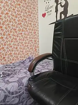 Hot Twinkle online show from June 2026 07:00:01 AM