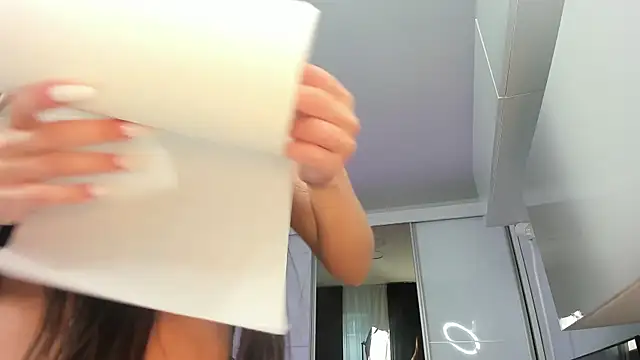 Ivy Bellee online show from April 2026 05:01:02 AM