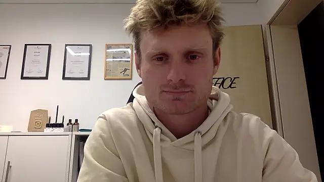 Snapshot of Fitlover1994 chatting on January 2026 06:22:02 PM Fitlover1994 online show from January 2026 06:22:02 PM