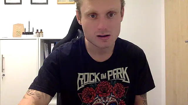 Snapshot of Fitlover1994 chatting on January 2026 02:52:02 PM Fitlover1994 online show from January 2026 02:52:02 PM