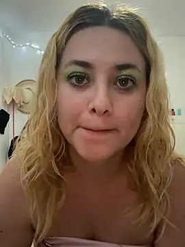 Snapshot of Lililuxx chatting on March 2026 07:36:01 AM Lililuxx online show from March 2026 07:36:01 AM