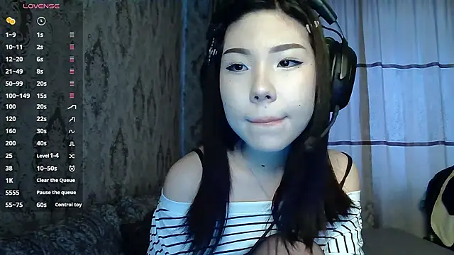 AprilOnilll online show from February 2026 12:17:02 PM