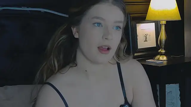 Snapshot of Mila_Hart chatting on January 2026 06:31:01 PM Mila Hart online show from January 2026 06:31:01 PM