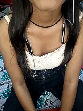 Snapshot of Moongirl963 chatting on February 2026 05:03:01 PM Moongirl963 online show from February 2026 05:03:01 PM