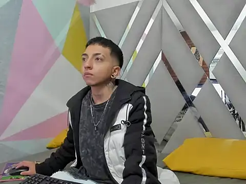 Mauro22  online show from January 2026 03:39:01 PM