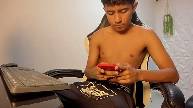 Snapshot of Alluringangel23 chatting on January 2026 01:08:02 AM Alluringangel23 online show from January 2026 01:08:02 AM