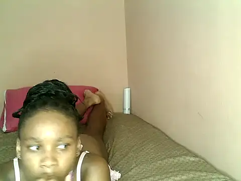 Snapshot of Cutenique chatting on January 2026 02:30:01 PM Cutenique online show from January 2026 02:30:01 PM