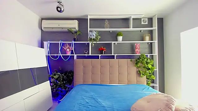 StephieRousee online show from March 2026 06:28:02 AM