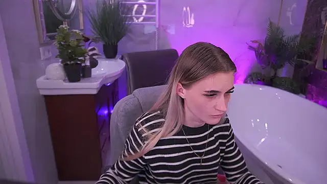 DiamondNina online show from April 2026 07:58:01 PM