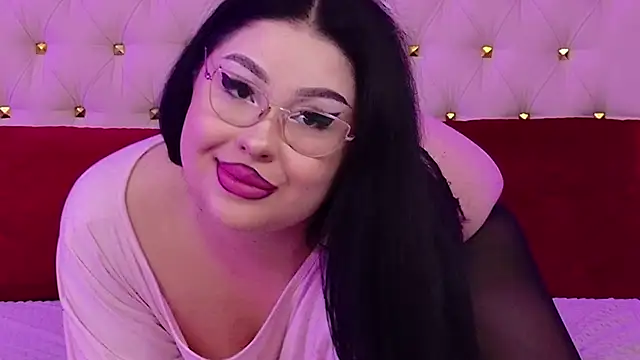 Snapshot of LunaXBabe chatting on May 2026 11:04:02 AM LunaXBabe online show from May 2026 11:04:02 AM