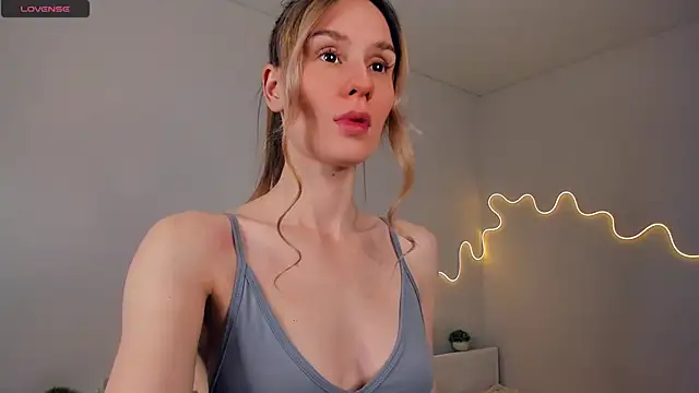 Snapshot of Kirawithvibe chatting on May 2026 01:57:16 AM Kirawithvibe online show from May 2026 01:57:16 AM
