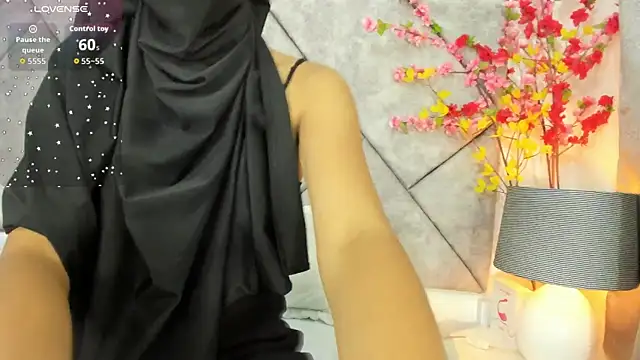 Snapshot of _Tariq chatting on April 2026 12:32:01 PM Tariq online show from April 2026 12:32:01 PM