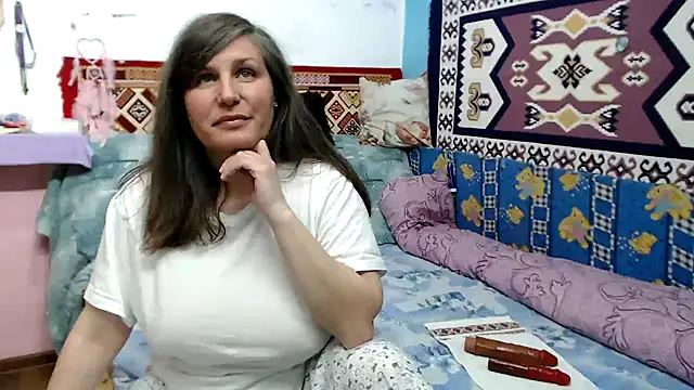 Adelinemilf online show from April 2026 01:49:02 PM