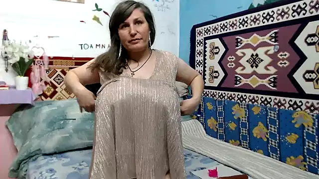 Adelinemilf online show from April 2026 12:33:02 PM