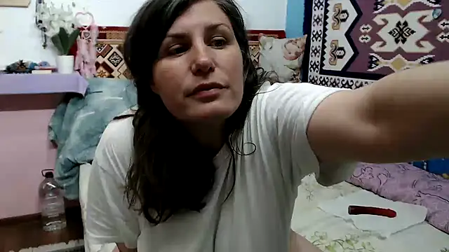Snapshot of Adelinemilf chatting on May 2026 04:42:02 AM Adelinemilf online show from May 2026 04:42:02 AM