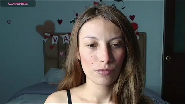 Snapshot of Sweet_moon_v_ chatting on February 2026 12:18:01 AM Sweet moon v online show from February 2026 12:18:01 AM