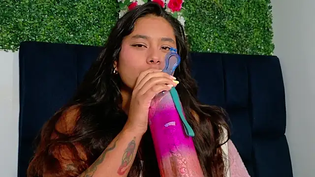 AnnaSmiles online show from April 2026 09:43:01 PM