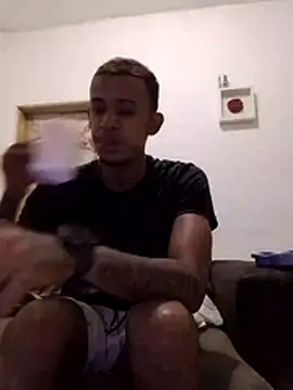 Snapshot of Magrinhodelicia011 chatting on June 2026 10:43:02 PM Magrinhodelicia011 online show from June 2026 10:43:02 PM