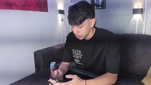 Snapshot of sebas_pretty7 chatting on January 2026 12:43:02 PM sebas pretty7 online show from January 2026 12:43:02 PM