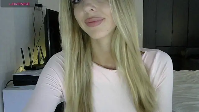 LizaSweetyq online show from April 2026 11:01:02 AM