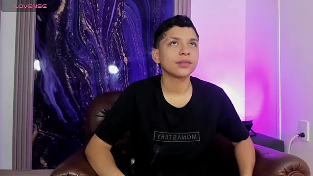 Snapshot of ale_clark chatting on January 2026 03:00:01 AM ale clark online show from January 2026 03:00:01 AM