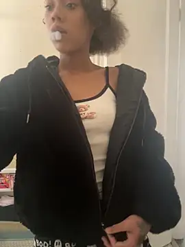 Snapshot of Tamiii420 chatting on February 2026 03:01:01 PM Tamiii420 online show from February 2026 03:01:01 PM