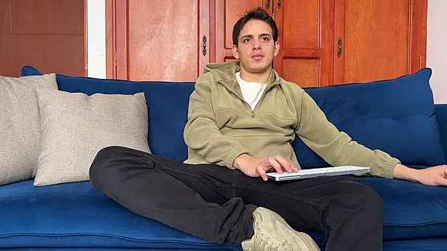 Snapshot of Enzho_liam chatting on February 2026 05:05:02 PM Enzho liam online show from February 2026 05:05:02 PM