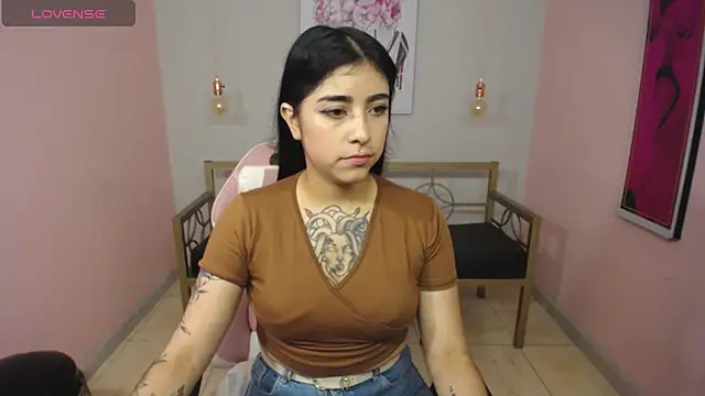 Snapshot of Adri_gomez_x chatting on May 2026 12:33:01 PM Adri gomez x online show from May 2026 12:33:01 PM