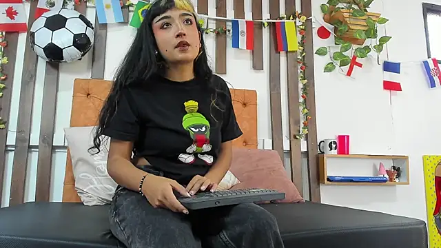Snapshot of MeowMota_ chatting on July 2026 06:46:02 PM MeowMota online show from July 2026 06:46:02 PM