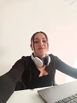 Snapshot of Alejandra_N chatting on June 2026 01:21:02 PM Alejandra N online show from June 2026 01:21:02 PM