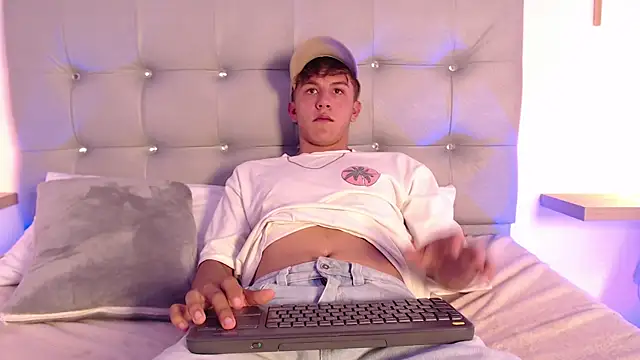 Snapshot of johnny_blake_ chatting on January 2026 07:16:01 PM johnny blake online show from January 2026 07:16:01 PM