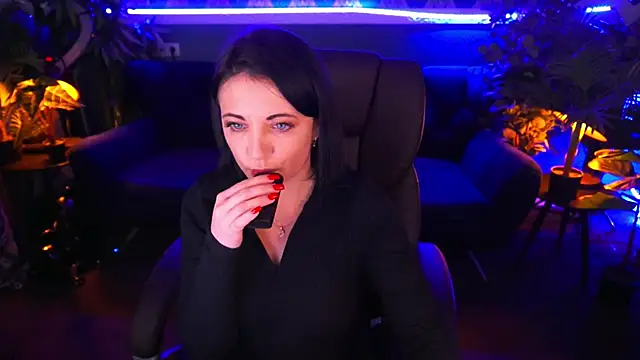 Dafni Monn online show from January 2025 07:00:01 AM