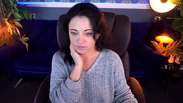 Dafni Monn online show from November 2025 06:45:02 AM