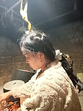 Snapshot of yu--yo chatting on January 2026 12:02:01 AM yu--yo online show from January 2026 12:02:01 AM