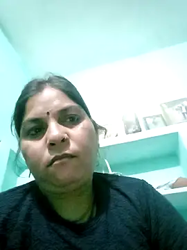 Rashmi2563 online show from May 2026 11:21:01 PM
