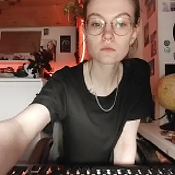 Shy Bamby online show from April 2026 05:32:01 PM