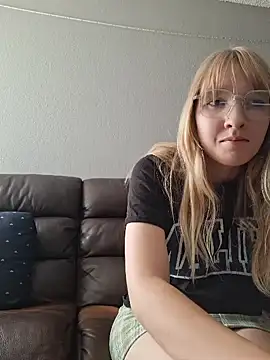 BunnySnowFlake online show from April 2026 07:15:01 PM