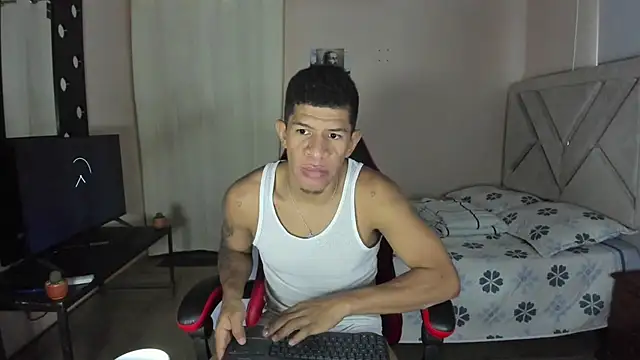 Snapshot of antonio_aguilarx chatting on August 2026 09:39:01 PM antonio aguilarx online show from August 2026 09:39:01 PM