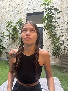 EmmaJhoons online show from February 2026 11:46:02 AM