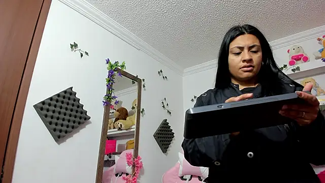 Snapshot of maira_diazz chatting on February 2026 12:09:02 PM maira diazz online show from February 2026 12:09:02 PM