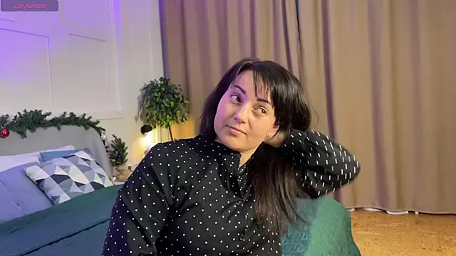 Snapshot of _SilkyShadow_ chatting on January 2026 01:44:01 AM SilkyShadow online show from January 2026 01:44:01 AM