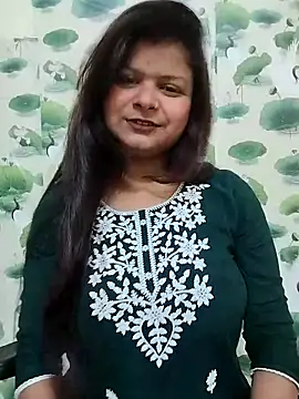 Snapshot of Attractive_Queen_ chatting on January 2026 03:55:02 AM Attractive Queen online show from January 2026 03:55:02 AM