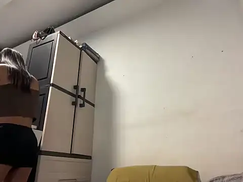 Massivecockfiona online show from May 2026 12:32:01 PM