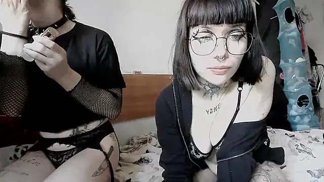 kicianiunia online show from April 2026 05:18:01 PM