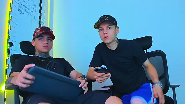 Snapshot of Thomas-Wil chatting on February 2026 01:21:02 AM Thomas-Wil online show from February 2026 01:21:02 AM