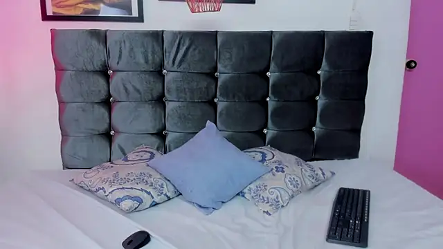 Scarlett 3X online show from January 2026 07:37:02 PM