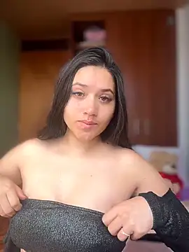 Snapshot of Veronica_Wins_ chatting on June 2026 02:32:01 PM Veronica Wins online show from June 2026 02:32:01 PM