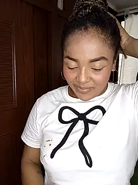 Snapshot of THALYANADEX chatting on February 2026 05:41:01 PM THALYANADEX online show from February 2026 05:41:01 PM